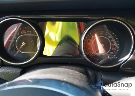 2020 Jeep Wrangler Unlimited Sahara Altitude z USA, uszkodzony, nr VIN 1C4HJXEN4LW165645